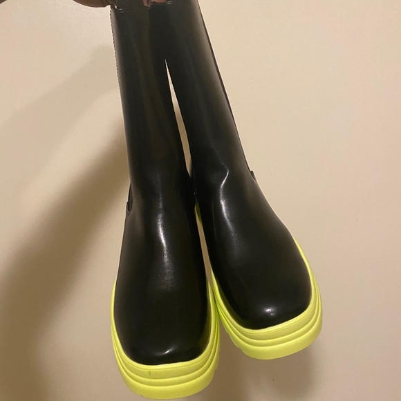 TINSTREE Women's Lug Sole Platform Boots - Picture 3 of 6